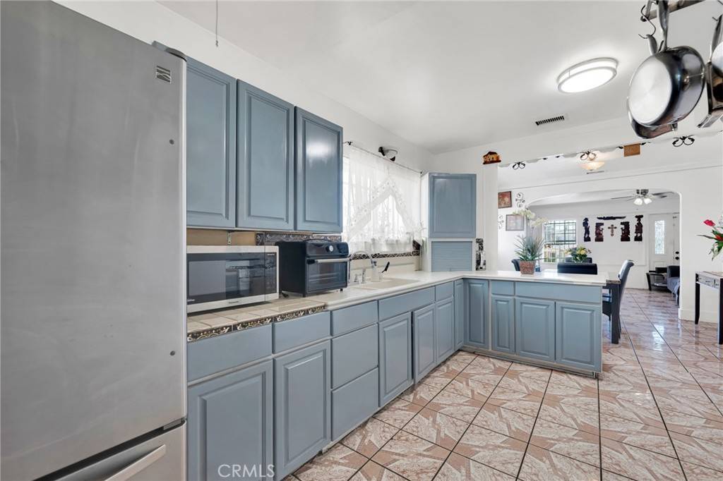 Los Angeles, CA 90042,5413 Meridian ST