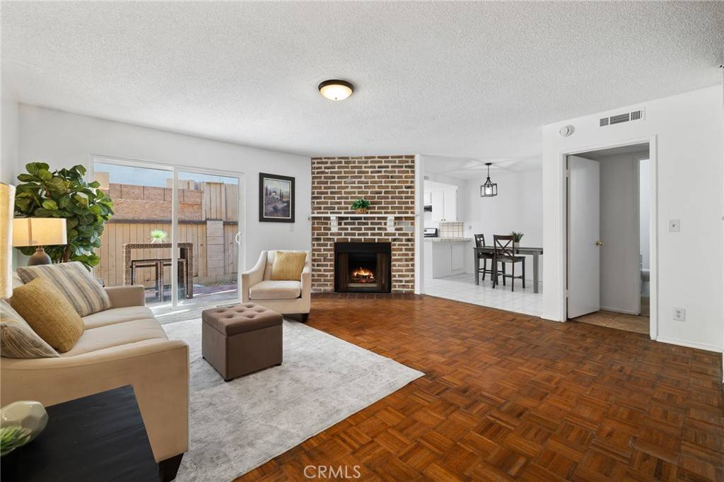 Hawthorne, CA 90250,13534 Cordary AVE #14