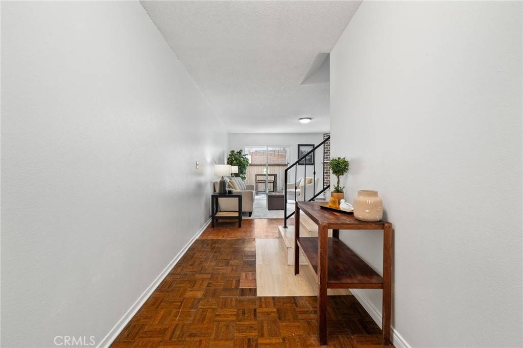 Hawthorne, CA 90250,13534 Cordary AVE #14