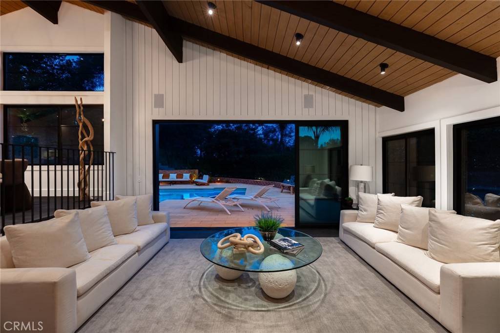 Woodland Hills, CA 91364,4885 Winnetka AVE