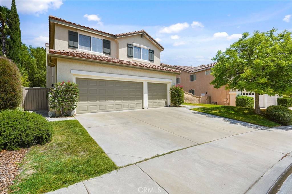 Newhall, CA 91321,23708 Oak CIR