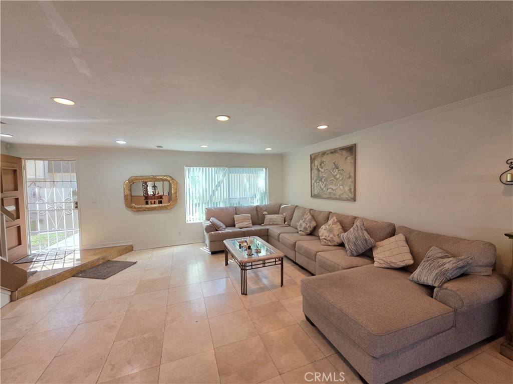 Reseda, CA 91335,6541 Wystone AVE #3