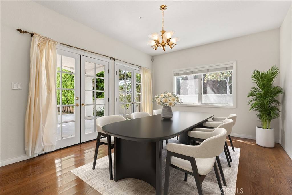 Beverly Hills, CA 90212,272 S Oakhurst DR