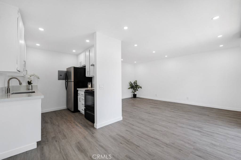 Canoga Park, CA 91304,20930 Parthenia ST #206