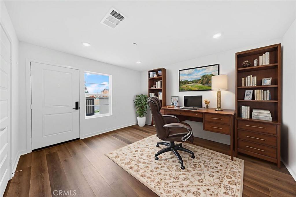 Camarillo, CA 93012,555 Via Vallarta