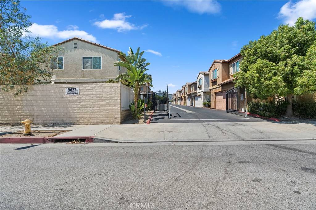 North Hills, CA 91343,9427 Lemona AVE #23