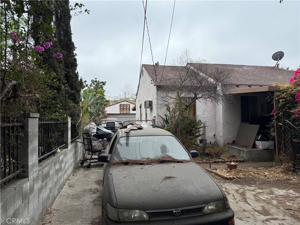North Hollywood, CA 91605,6928 Gentry AVE