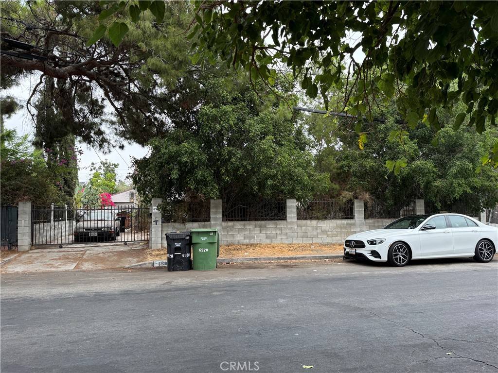North Hollywood, CA 91605,6928 Gentry AVE