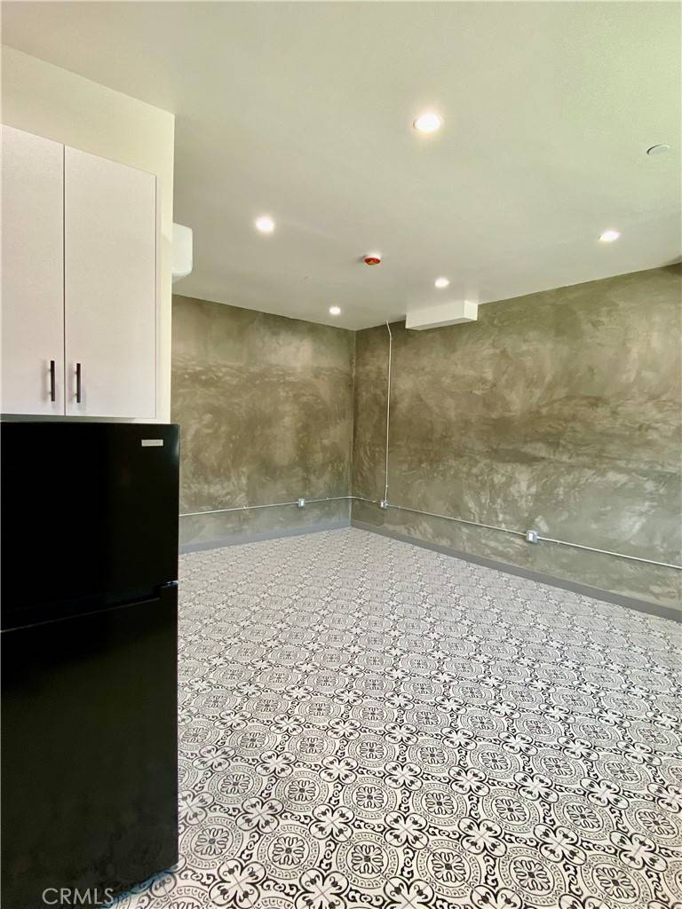 Los Angeles, CA 90027,2211 1.2 Hyperion AVE #1/2