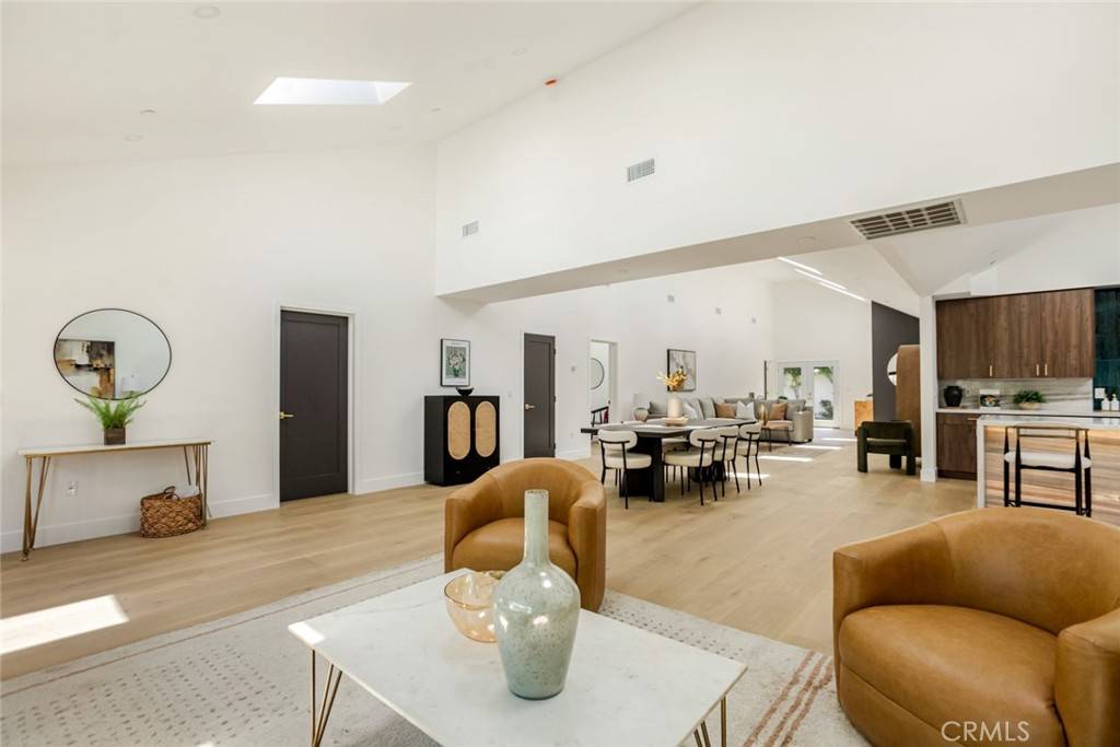 North Hollywood, CA 91601,10350 Mccormick ST