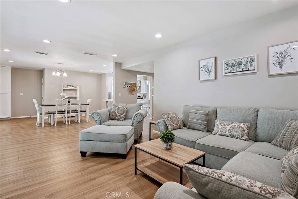 Woodland Hills, CA 91367,5929 Adler AVE