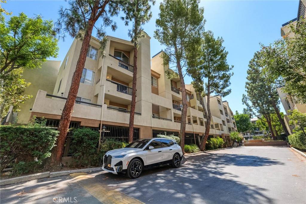 Woodland Hills, CA 91367,21450 Burbank BLVD #203