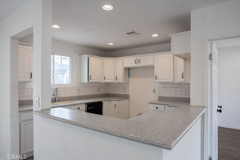 North Hollywood, CA 91605,12561 Willard ST