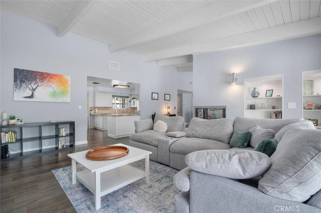 Woodland Hills, CA 91367,23701 Clarendon ST