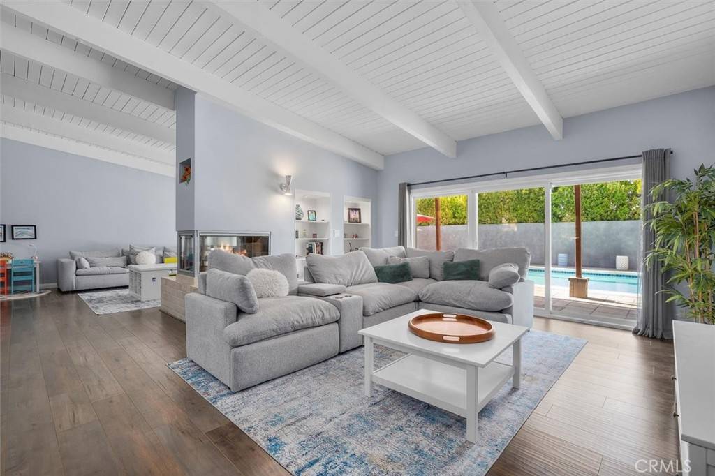 Woodland Hills, CA 91367,23701 Clarendon ST