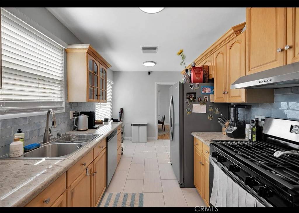 Lake Balboa, CA 91406,17621 Lemay ST