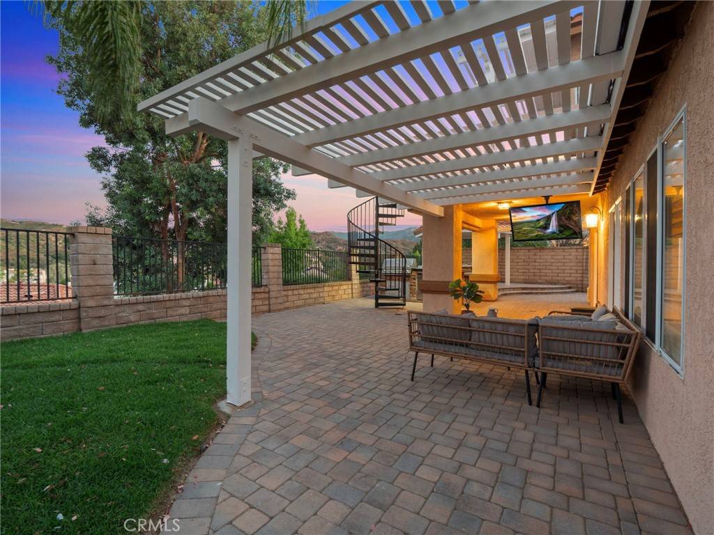 Newhall, CA 91321,24512 Skyridge DR