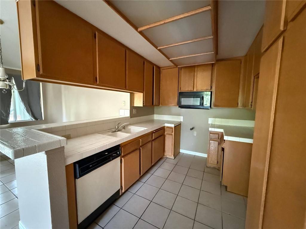 Sylmar, CA 91342,13144 Bromont AVE #42