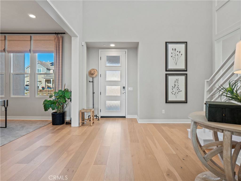 Saugus, CA 91350,28609 Windbreak TER