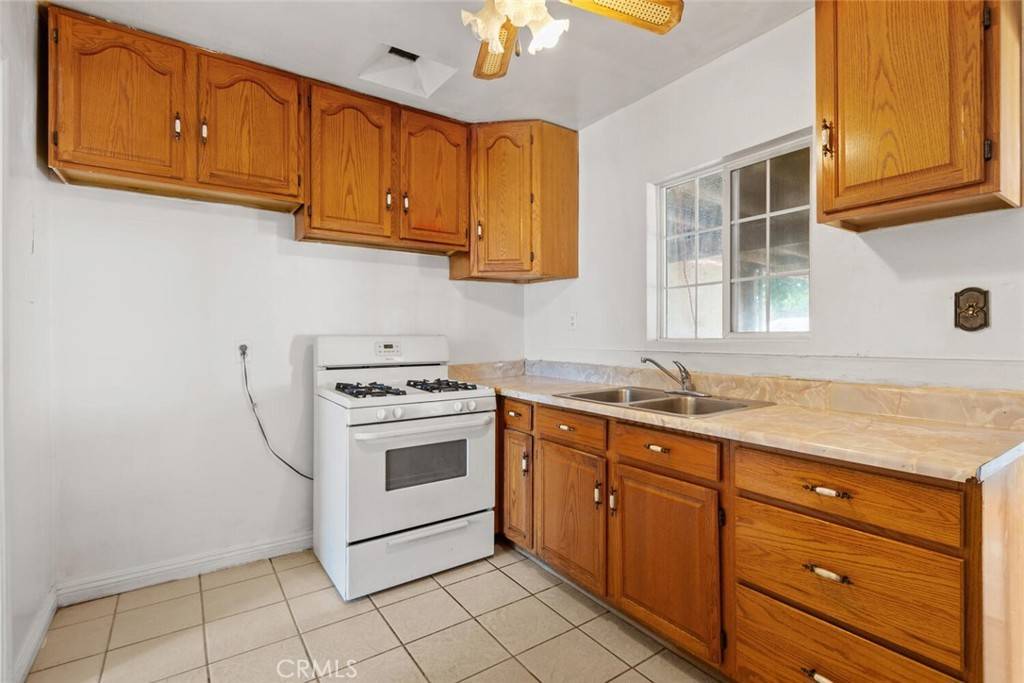 Pacoima, CA 91331,10481 Ilex AVE