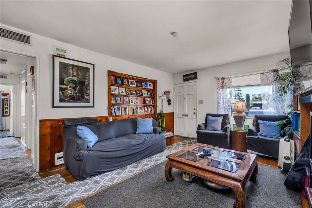 Panorama City, CA 91402,8748 Sylmar AVE