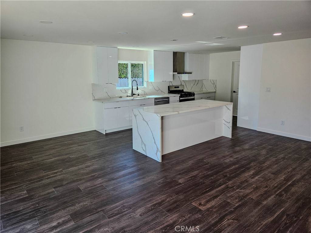 North Hollywood, CA 91605,12948 Lull ST