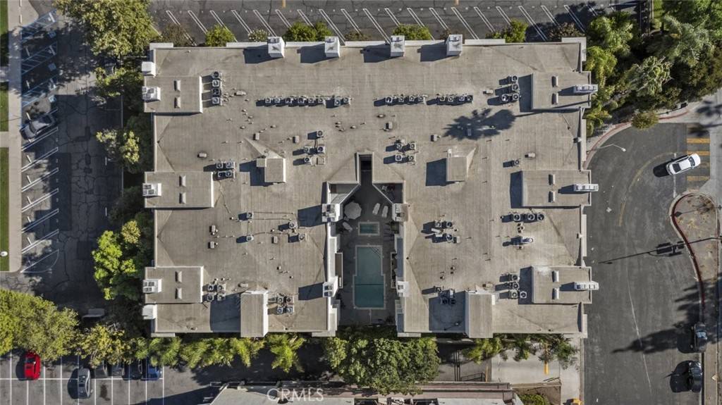 Encino, CA 91316,5350 White Oak AVE #113