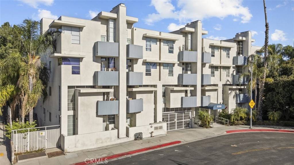 Encino, CA 91316,5350 White Oak AVE #113