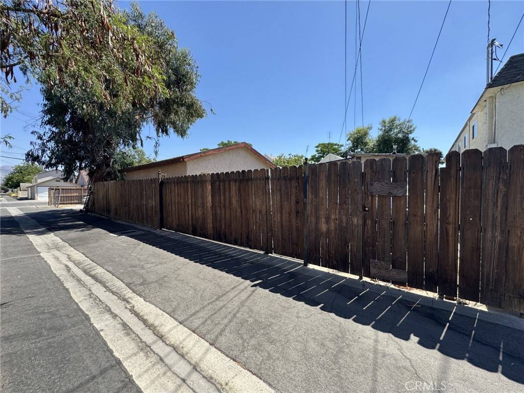 San Fernando, CA 91340,129 N Hagar ST