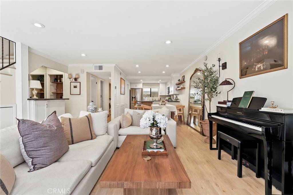 Sherman Oaks, CA 91423,14332 Dickens ST #20