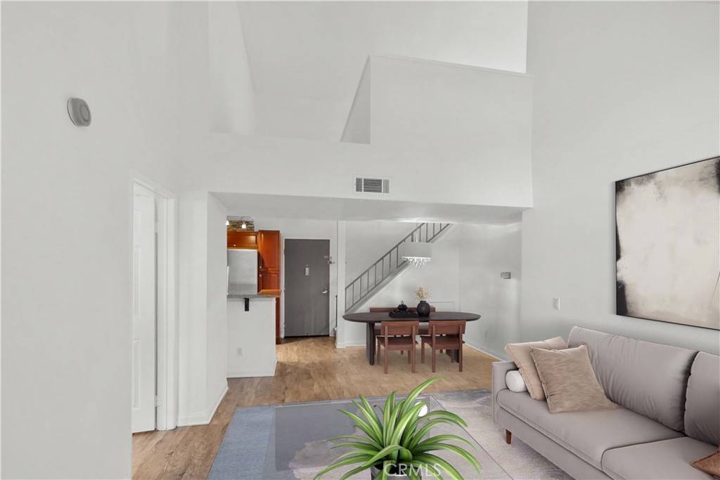 Woodland Hills, CA 91367,21400 Burbank BLVD #302
