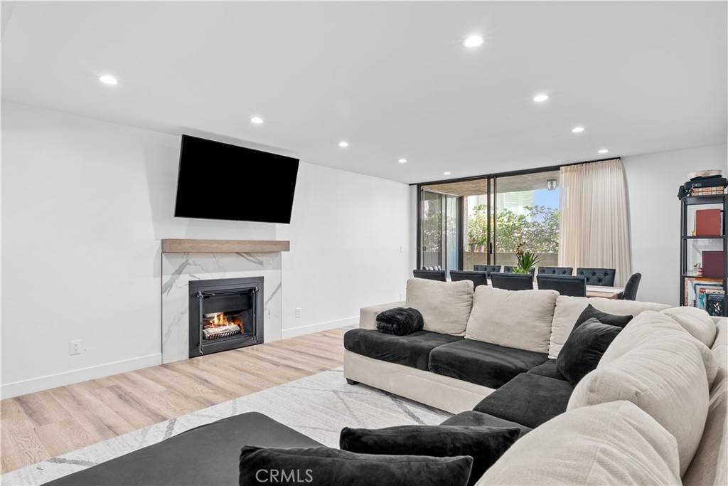 Tarzana, CA 91356,5325 Lindley AVE #106
