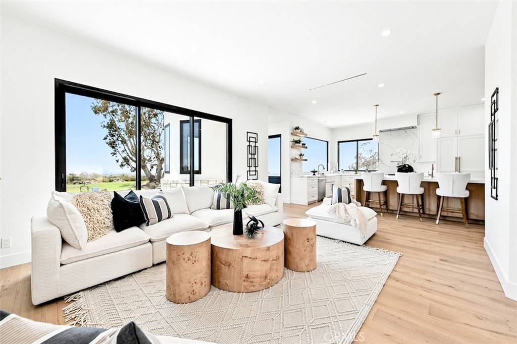 Camarillo, CA 93010,350 Highland Hills DR