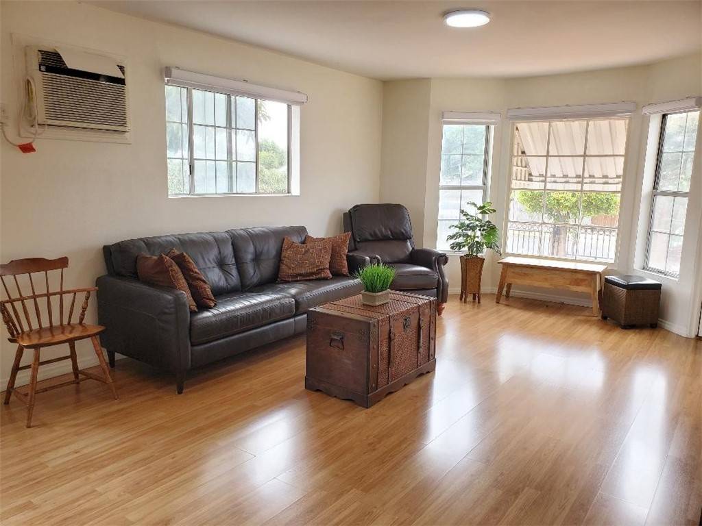 Los Angeles, CA 90042,5117 Stratford RD