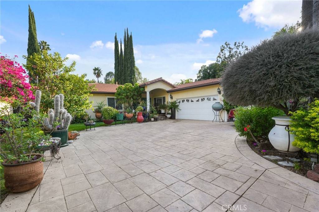 Tarzana, CA 91356,18760 Wells DR