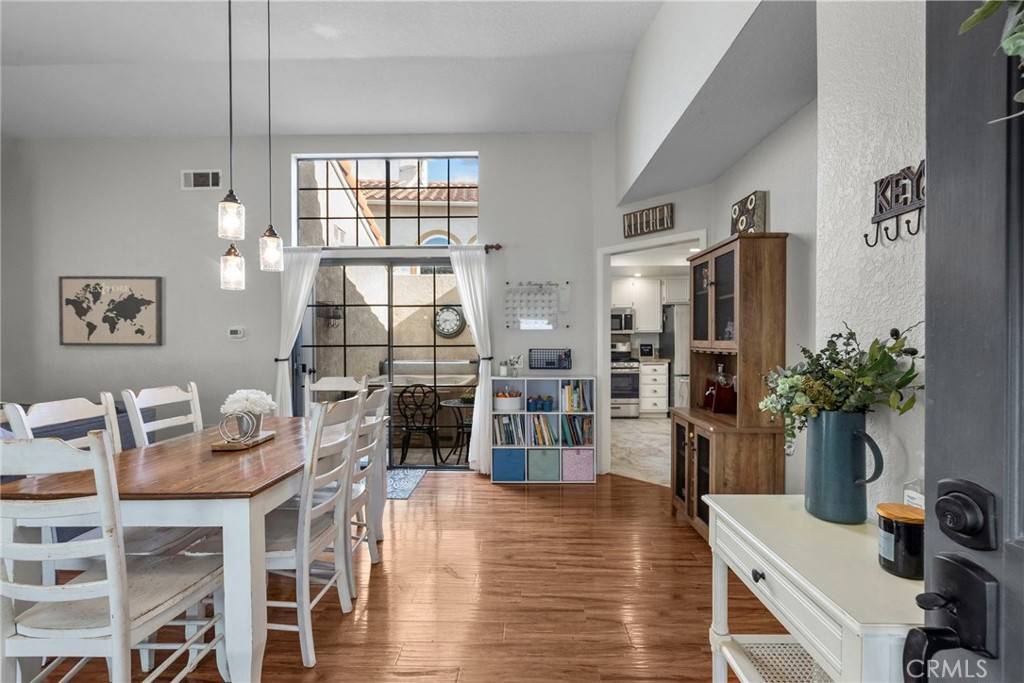 Simi Valley, CA 93065,843 Links View Drive