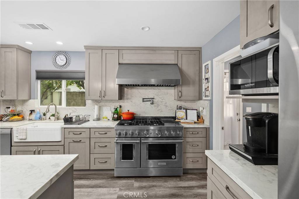 Encino, CA 91316,4860 Enfield ave