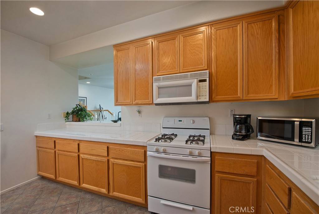 Valencia, CA 91354,28248 Canterbury CT