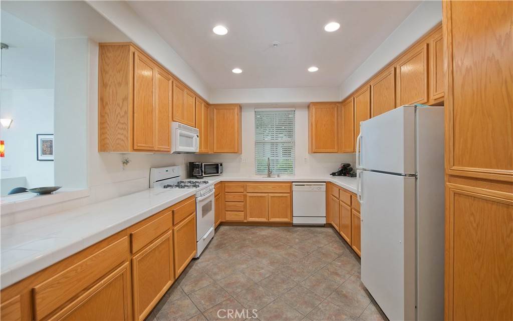 Valencia, CA 91354,28248 Canterbury CT