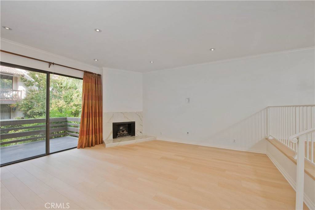 Woodland Hills, CA 91367,5711 Owensmouth AVE #117
