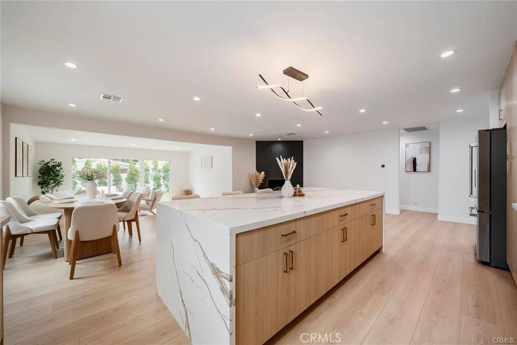 Van Nuys, CA 91405,14126 Runnymede