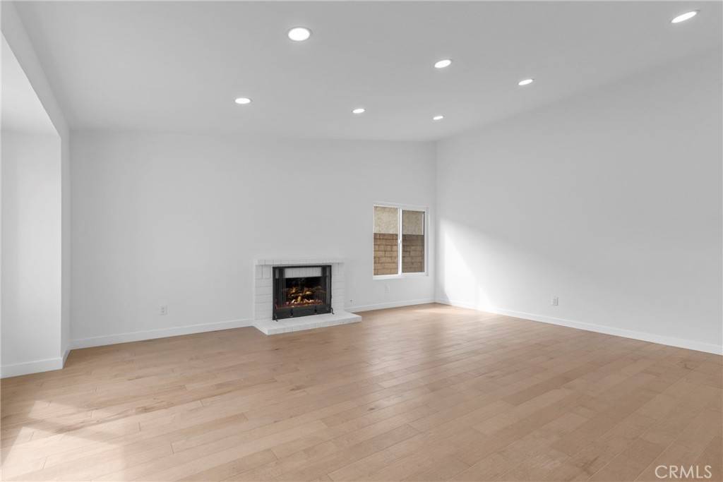 San Fernando, CA 91345,15029 Harvest