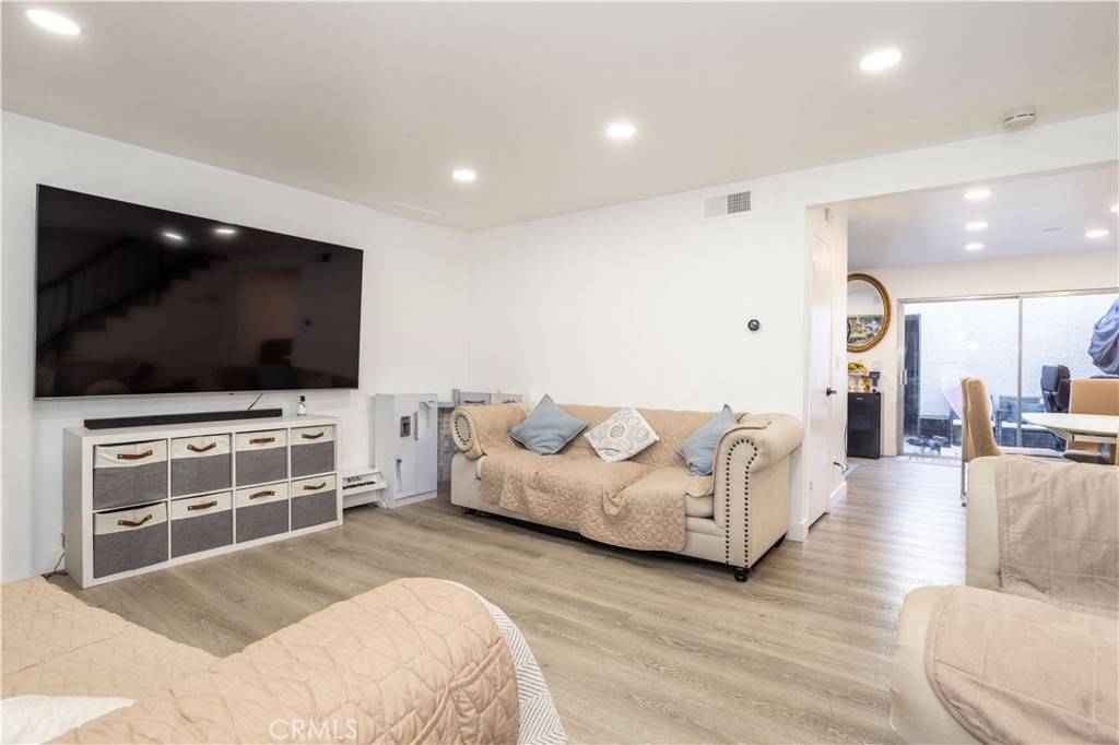 Reseda, CA 91335,19221 Sherman WAY #18