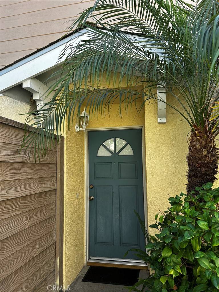 South Gate, CA 90280,9826 CALIFORNIA AVE