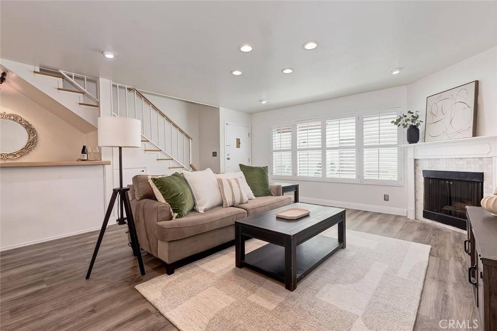 Sherman Oaks, CA 91423,14332 Dickens #10