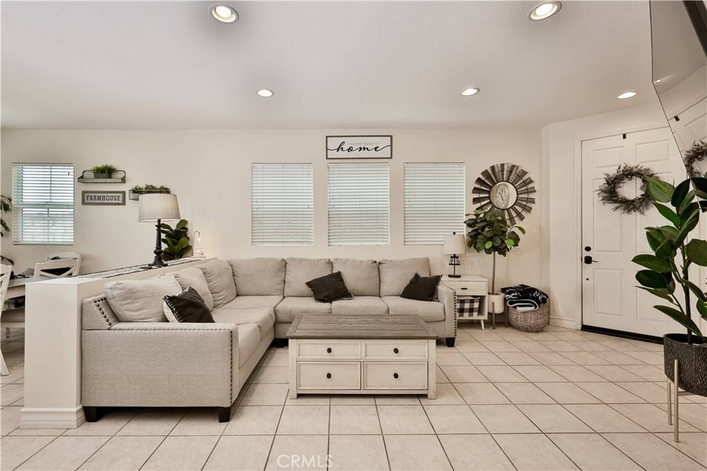 Valencia, CA 91354,29338 Dakota DR
