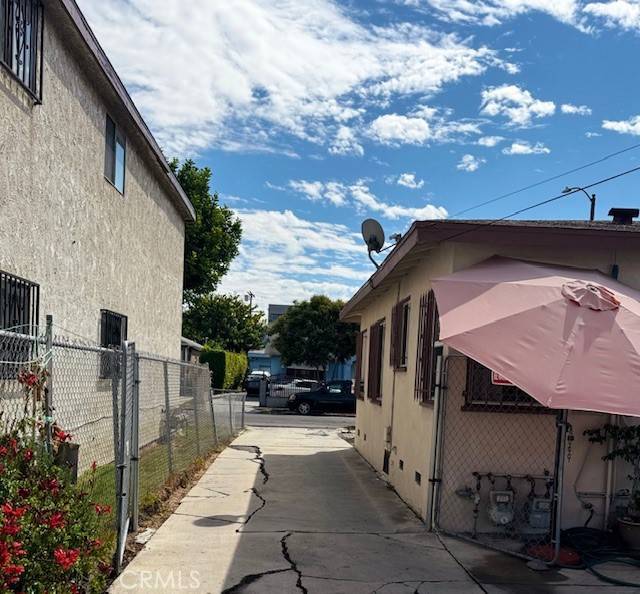 Los Angeles, CA 90016,2323 Carmona Ave