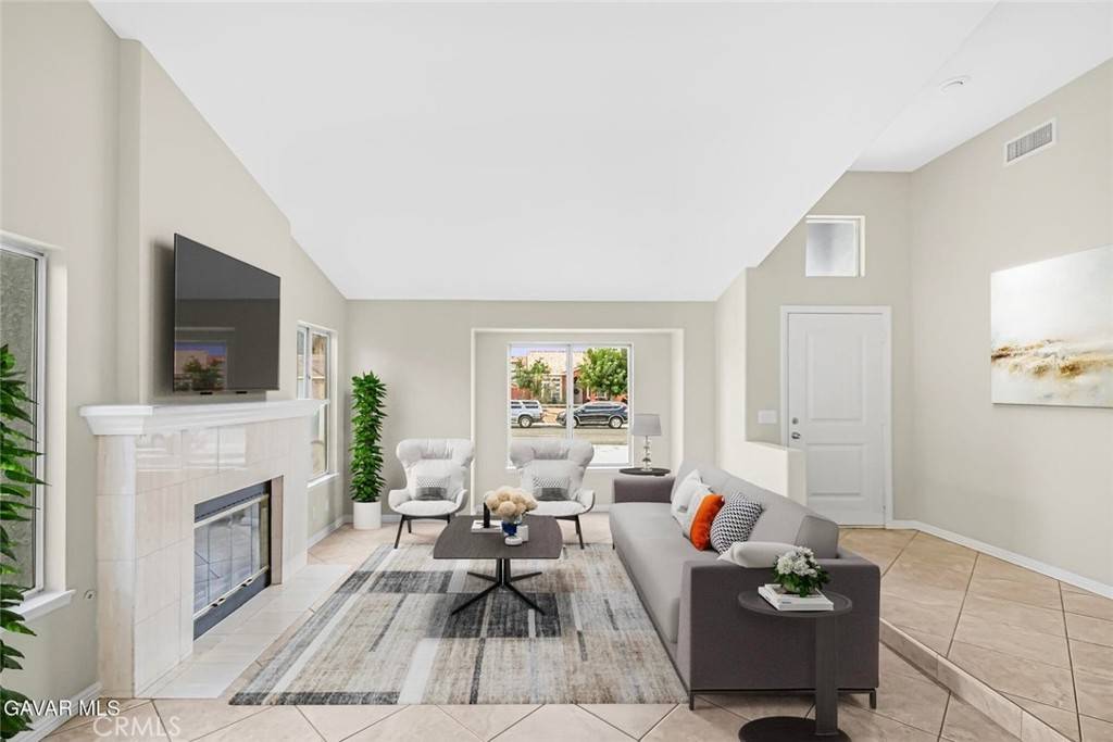 Palmdale, CA 93552,5711 Barcelona