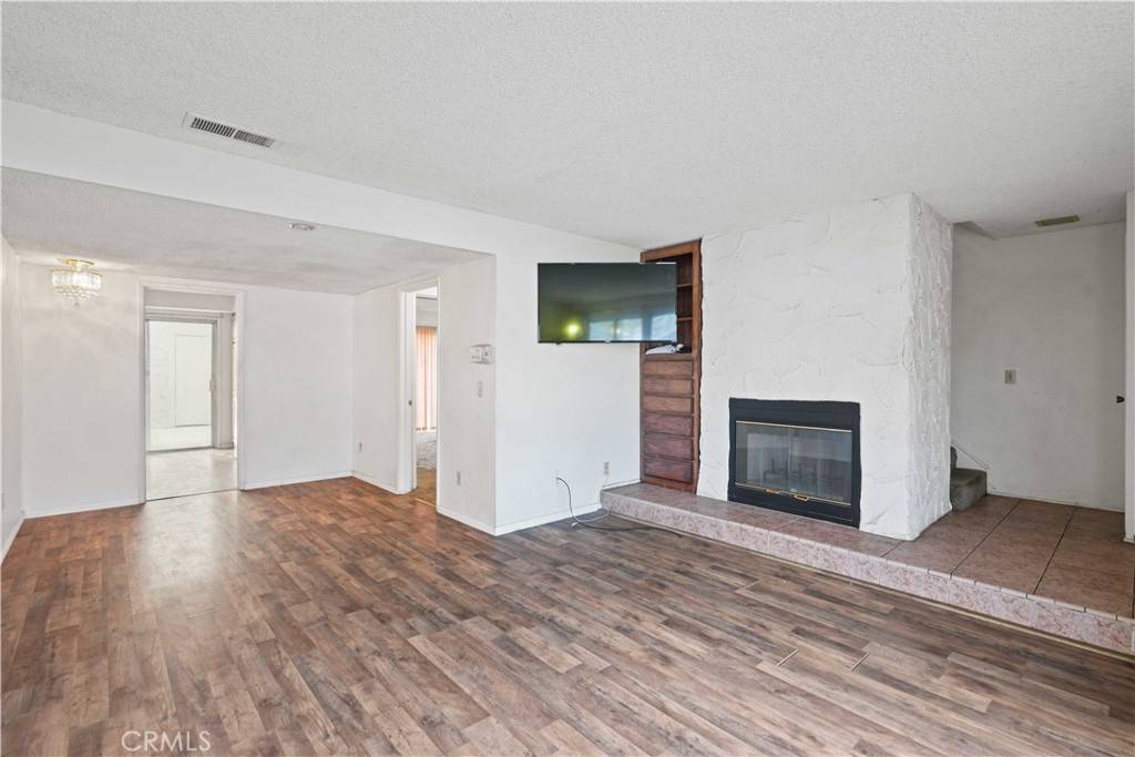 Newhall, CA 91321,25224 Avenida Dorena