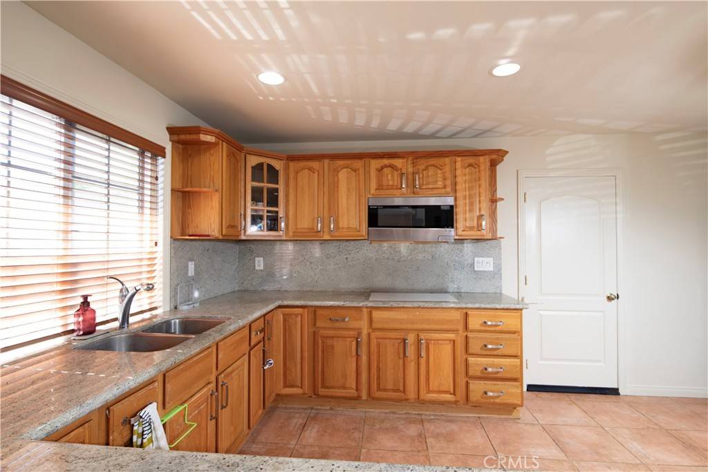 Los Angeles, CA 90039,3241 Madera AVE